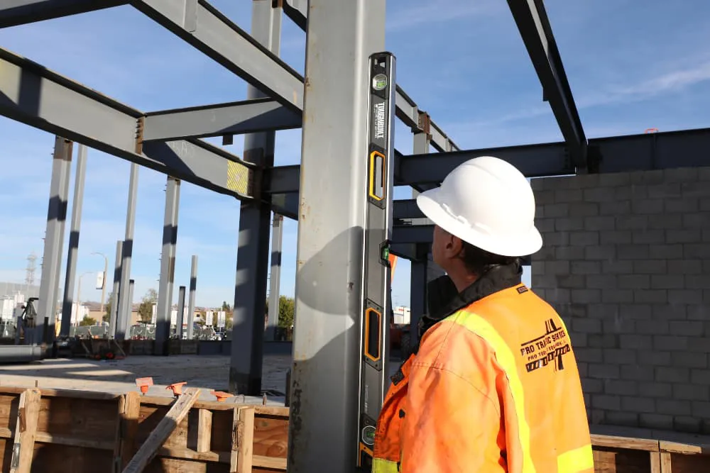 Nível de Bolha Com Iluminação Magnético De 122 cm (48''), Para Ambientes Com Pouca Luz, ToughBuilt® TB-H2-L-48LH-M - Imagem 3